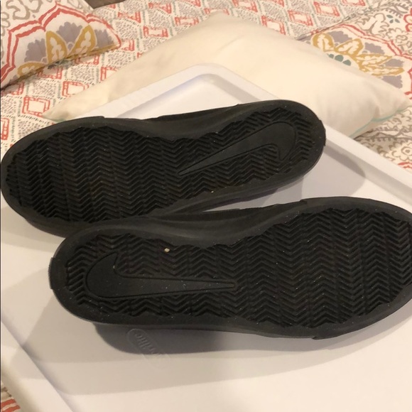 SOLD Men’s Nike Suede size 11.5 like new - Picture 3 of 3